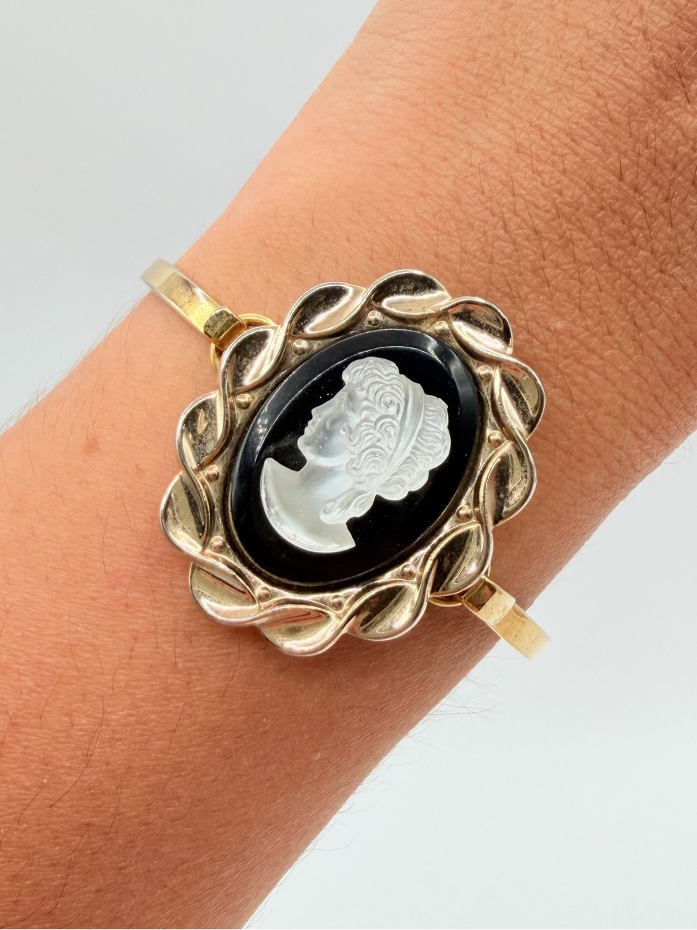 Vintage Resin Cameo Hinged Bangle Bracelet Gold Tone Black White
